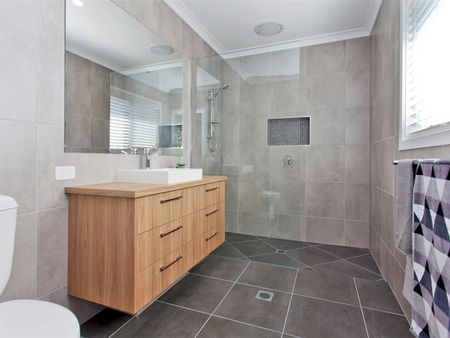 60 Stockman Circuit, Thurgoona NSW 2640 - House For Rent | Domain - Photo 5