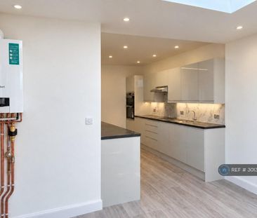 4 bedroom terraced house to rent - Photo 6