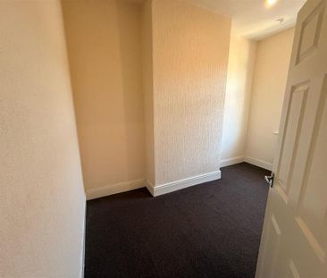 4 bedroom terraced house to rent - Photo 5