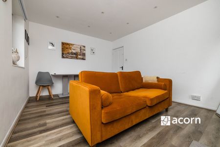 Maisonette to rent - St. Saviours Estate, London, SE1 - Photo 3