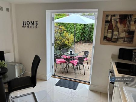 2 bedroom semi-detached house to rent - Photo 5