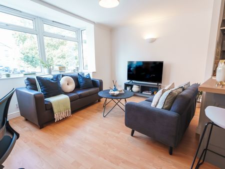 Apt 9, Woodhouse Plaza - Photo 3