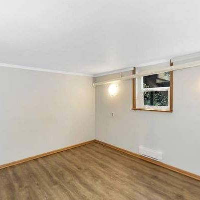 Newly renovated 2 bedroom basement suite. Pets welcome! - Photo 1