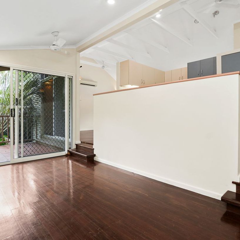 ELEVATED 3 BEDROOM TOWN HOUSE IN PRIME LOCATION - Photo 1