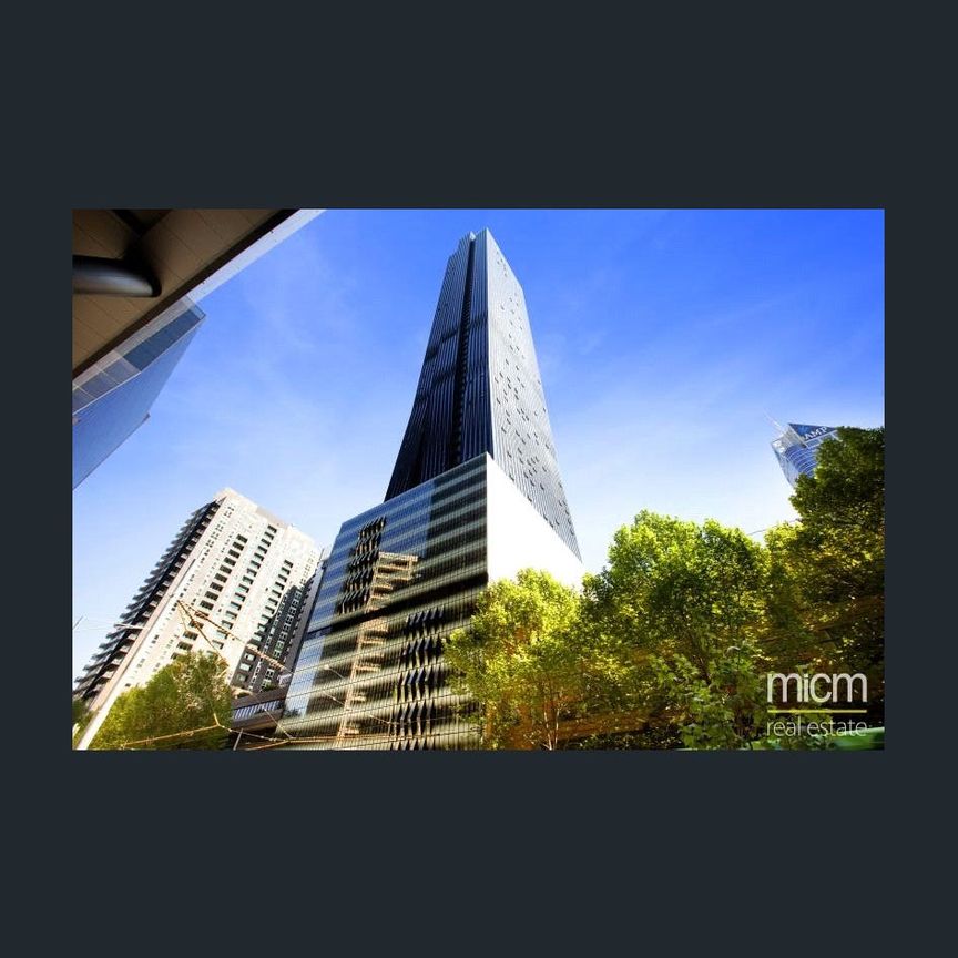 Collins Tower: Fantastic Location! - Photo 1