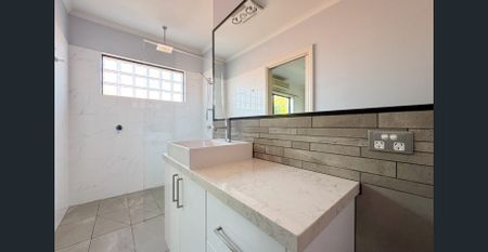 Modern Family Living in a Sought-After Beaconsfield Location - Photo 2