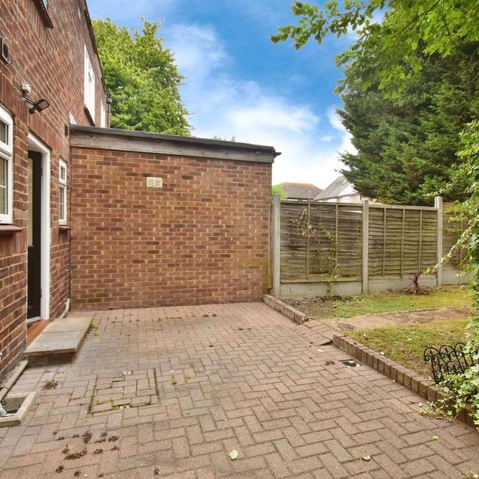 3 bedroom semi-detached house to rent - Photo 1