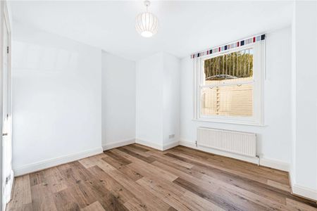 A superb two bedroom apartment set within a beautiful period building. - Photo 5