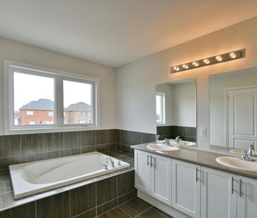 For Lease - 16 Mclean Avenue, Collingwood, Ontario - Photo 3