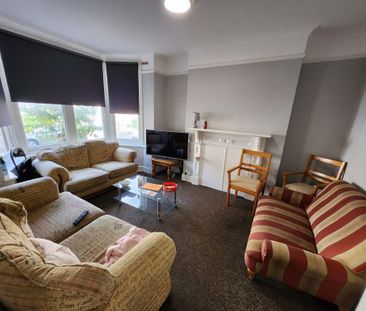 1 bedroom in a house share to rent - Photo 2