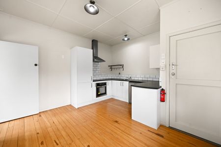 Located in the popular suburb of Hamilton East, this charming three bedroom home is well worth a look. - Photo 5