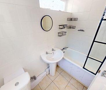 4 bedroom terraced house to rent - Photo 3