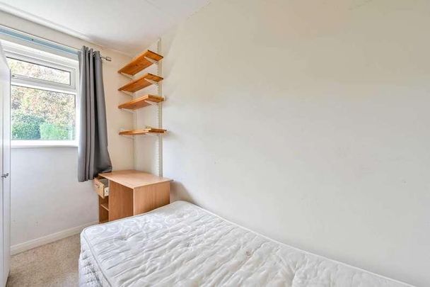 Guildford Park Avenue, Guildford, GU2 - Photo 1