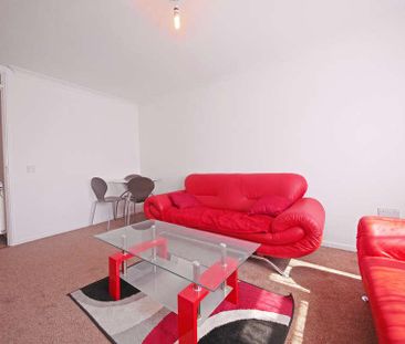 Egan Way, Hayes, UB3 - Photo 2