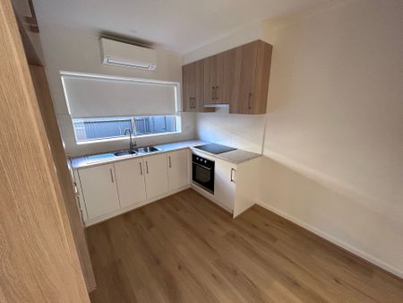 Newly Renovated 2 Bedroom Unit in a Quiet Group! - Photo 3