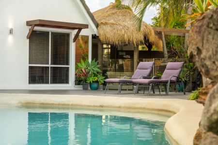 Luxury Waterfront Living in Sought-After Newport CONTACT JULIE SYKES 0438 050 110 - Photo 2