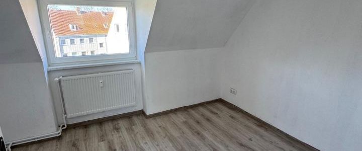 Moderne 2-Zimmer-Dachgeschosswohnung mit kernsaniertem Bad – Sofort frei! - Foto 1