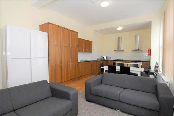 10 bedroom flat to rent - Photo 1