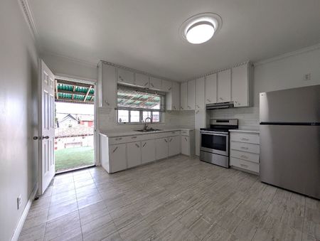 For Lease - 128 Caledonia Road Unit# Main Floor, Toronto, Ontario - Photo 5