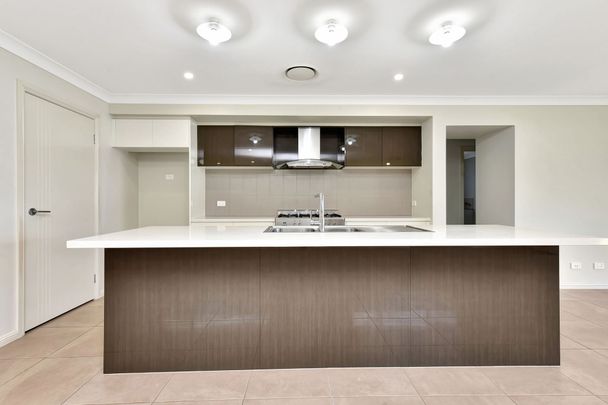 Step into This Home and You Will Appreciate the Size&excl; - Photo 1