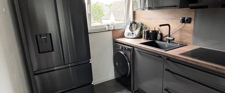 Frisch renovierte 2,5-Zimmer-Wohnung mit hochwertiger Einbauküche - Photo 1