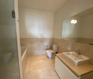 Beautiful furshed penthouse in a private courtyard. - Photo 4