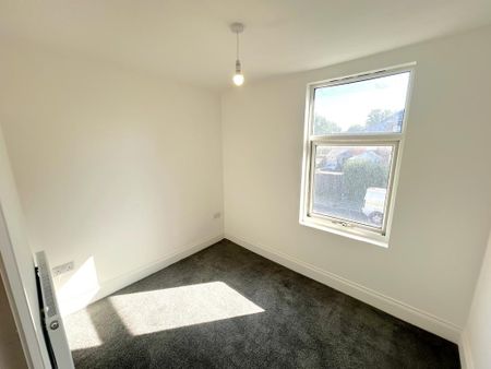 5 bedroom semi-detached house to rent - Photo 4