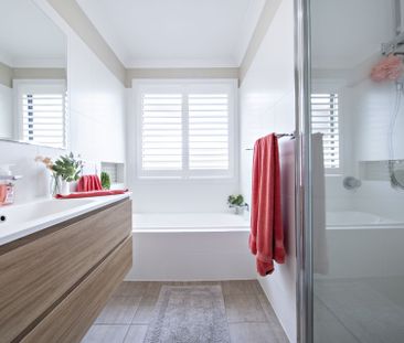 Renovated Four Bedroom Home with Pool - Photo 4