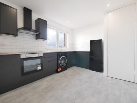 3 bedroom flat to rent - Photo 4