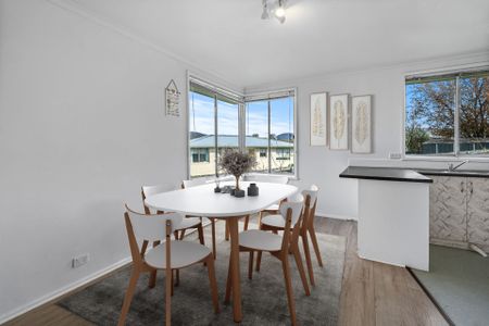 Comfortable Living with Stunning Views - Photo 4