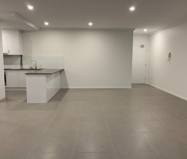 Prime Location - Spacious 2 Bedroom Apartment - Photo 6