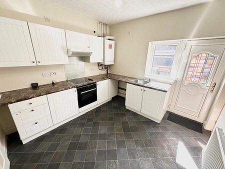 2 bedroom terraced house to rent - Photo 4