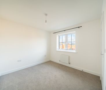 Bunting Crescent, NG13 - Photo 3