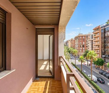 4 room luxury Apartment for rent in Valencia - Photo 2