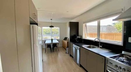 9 Invercargill Drive, Kelson - Photo 4