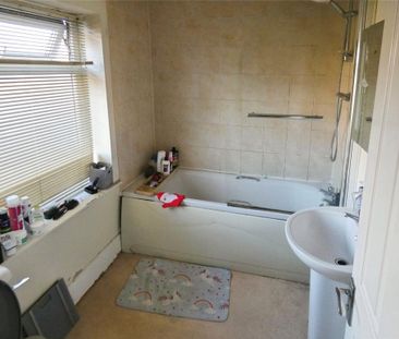 3 bedroom semi-detached house to rent - Photo 6