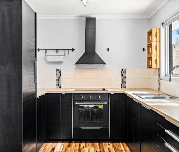 Large 6mx6m shed/workshop and Solar panels - Photo 5