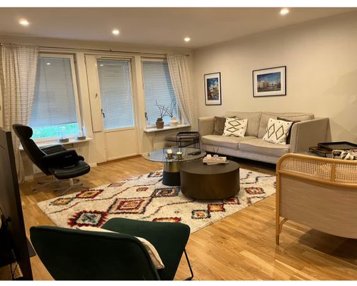 Tibastvägen, Hässelby - Photo 1