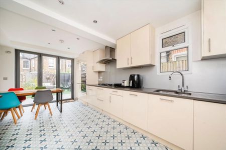 5 bedroom terraced house to rent - Photo 4