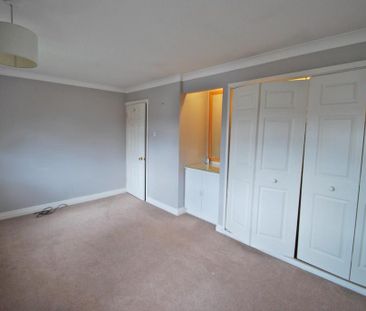 2 bedroom mews to rent - Photo 5