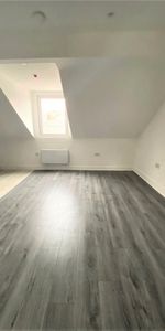 £775 PCM, One Bedroom Second Floor Flat in High Street, Barry, Vale of Glamorgan, CF62 7DT - Photo 4