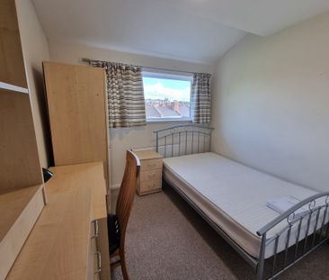 9 Bed Student Accommodation - Photo 5