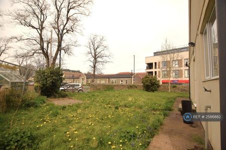 6 bedroom detached house to rent - Photo 5