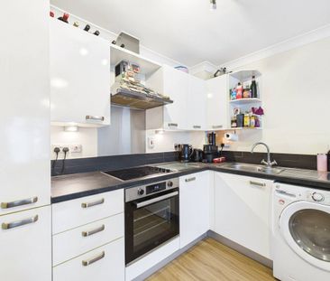 1 bedroom Flat in Wentworth Place, Camberley - Photo 4