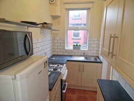 2 Bedroom Mid Terraced House for rent in Harold Mount - Photo 4