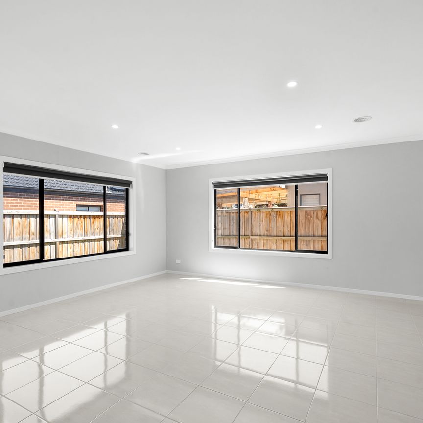 17 Berringarra Road, Officer VIC 3809 - House For Rent | Domain - Photo 1