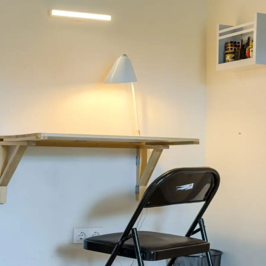 Room in a shared 2-bedroom apartment for rent in el Guinardó, bills included - Photo 1