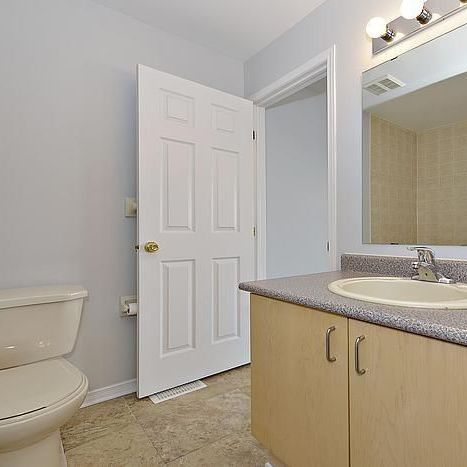 For Lease - 17 Glenhaven Private, Billings Bridge - Riverside Park and Area, Ontario - Photo 1