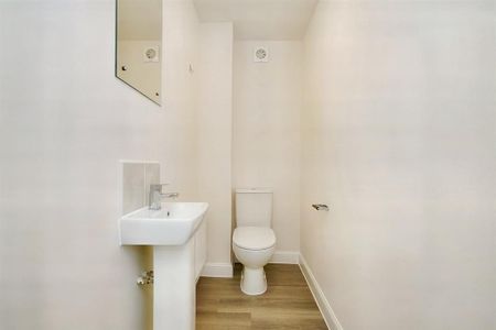 3 bedroom semi-detached house to rent - Photo 5