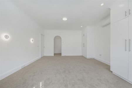5 bedroom detached house to rent - Photo 4
